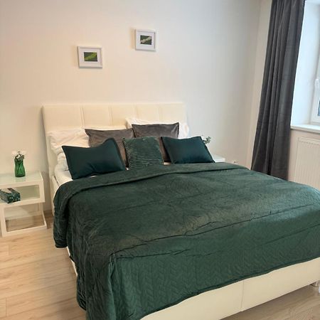 Black & White Apartments, Mytinka, 예세니크 외부 사진