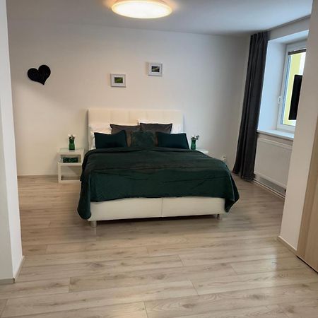Black & White Apartments, Mytinka, 예세니크 외부 사진