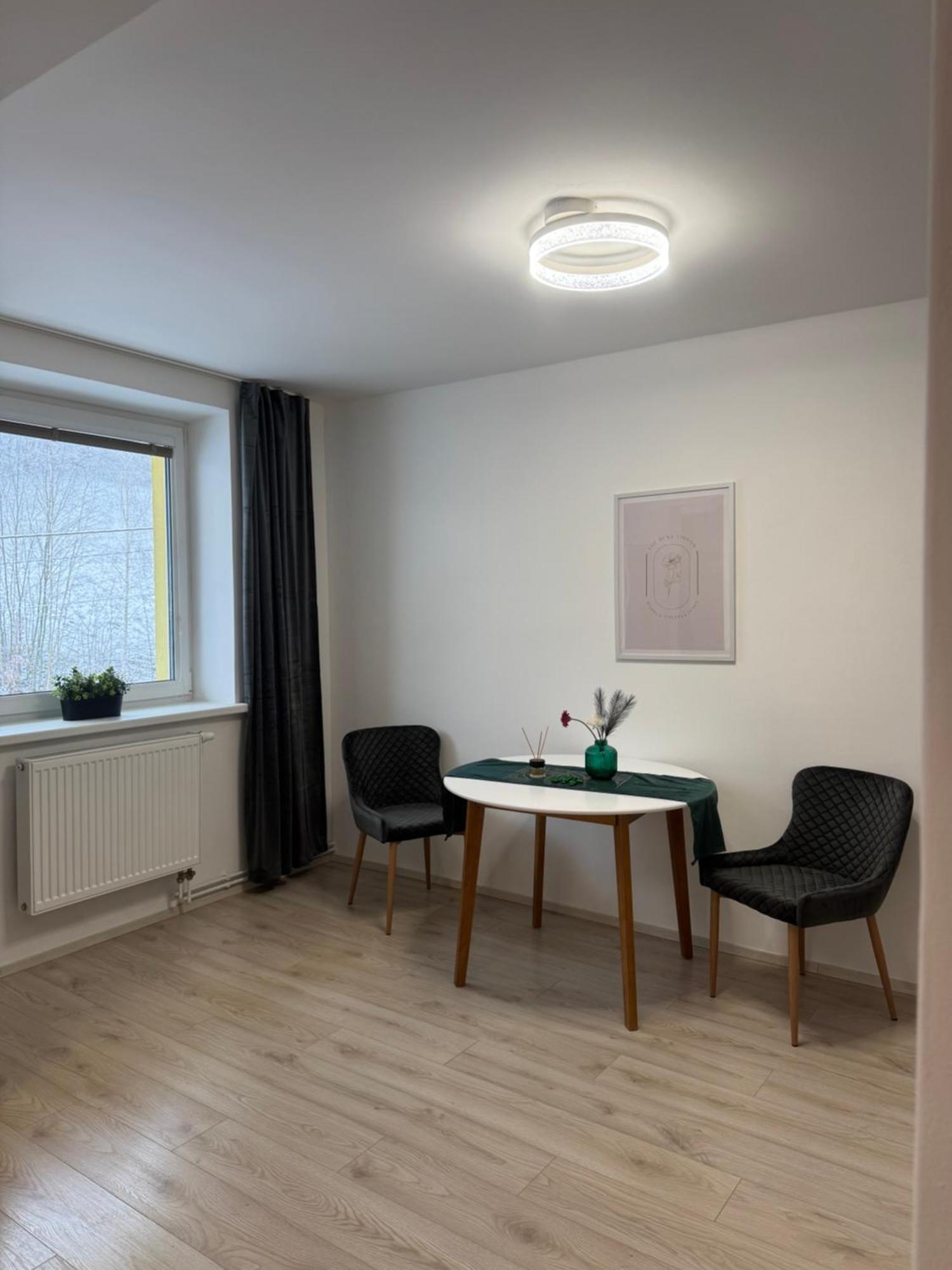 Black & White Apartments, Mytinka, 예세니크 외부 사진