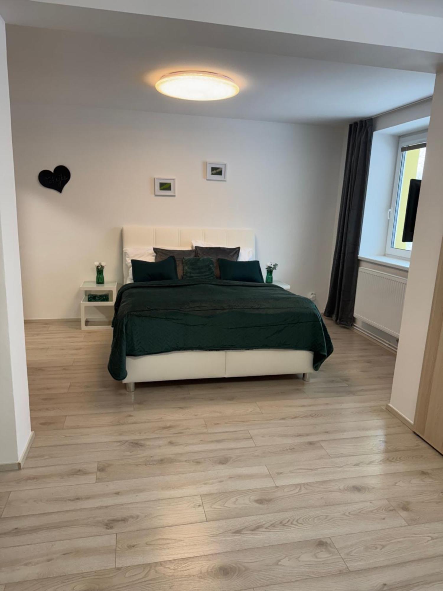 Black & White Apartments, Mytinka, 예세니크 외부 사진